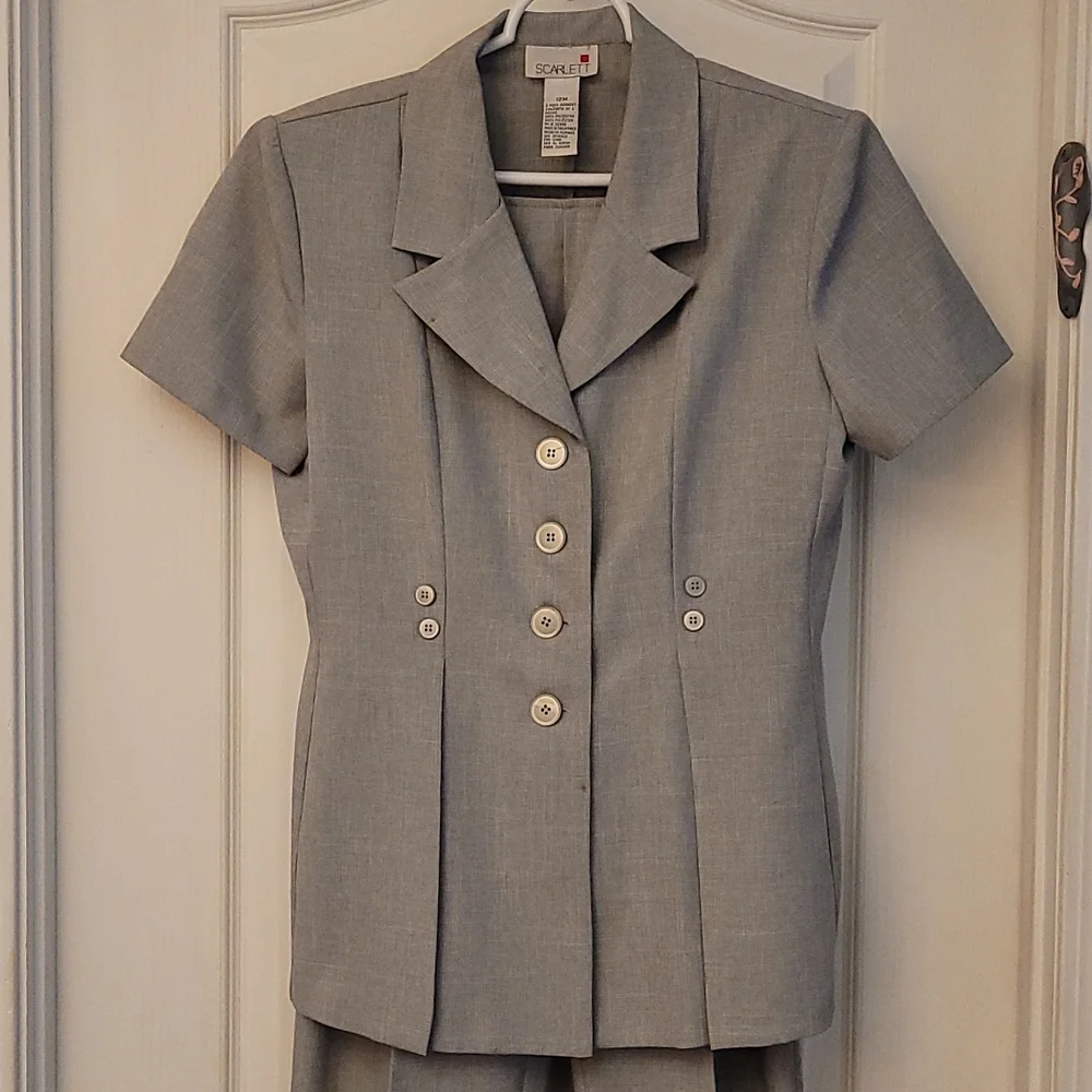 Vintage 1980s Scarlet Pleated Grey Pantsuit with Slit and Button Details - Picture 3 of 16